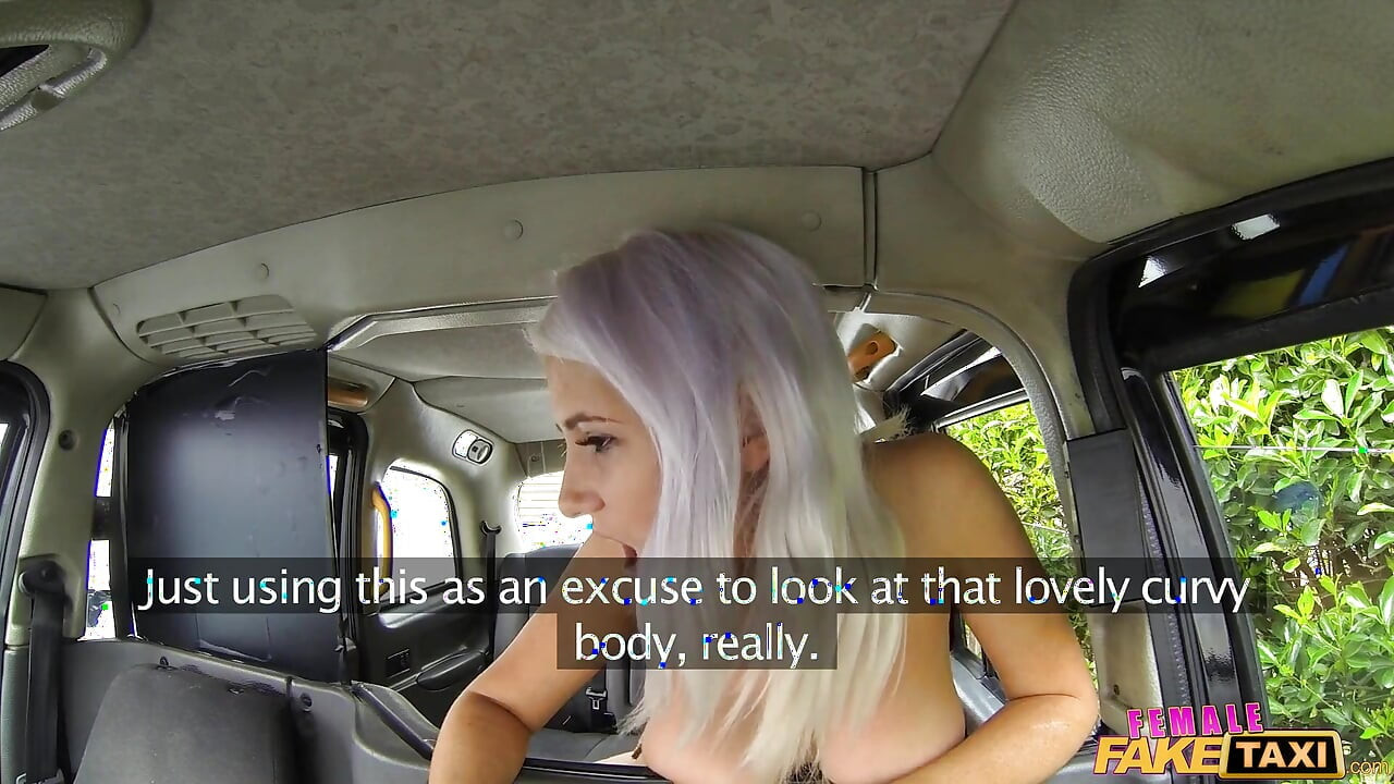 Female fake taxi - lu elissa si cewek semok rambut pirang lagi asik jilat memek pertamanya