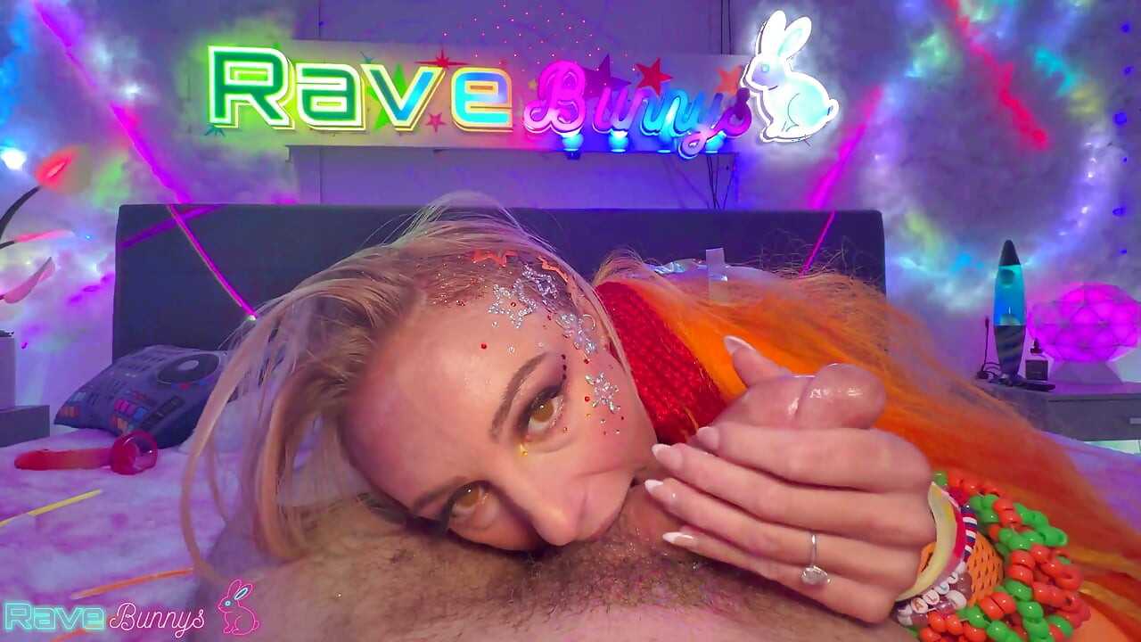 Fiery Hotwife Lo Lacey får fitta ødelagt på afterpartyen!