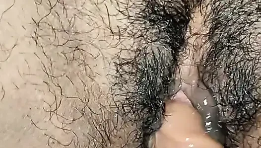 Boudi's pussy was not fucked by washing, so the water was wet with fake washing