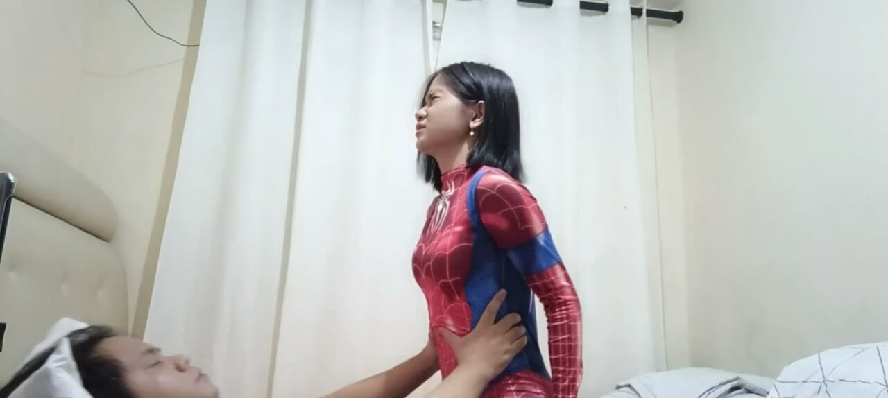 Når helter kolliderer - PETER FUCKER FUCKED SPIDERGIRL