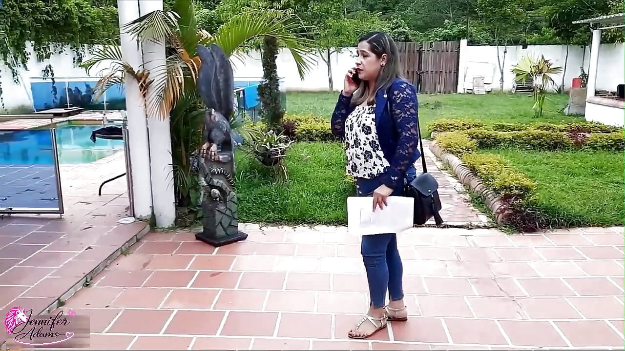 I meet a girl by chance but I find her so sexy that without thinking I made her a proposal to fuck her - Porn in English