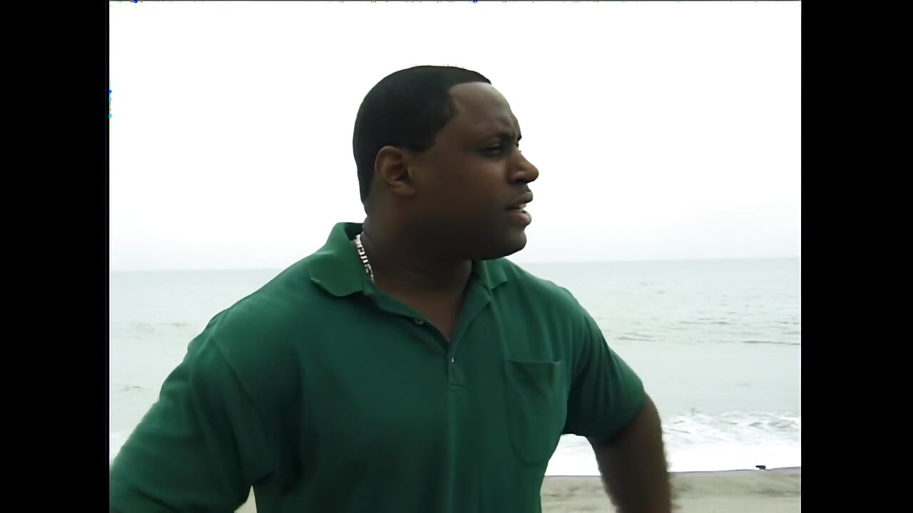 تجريب على الشاطئ مع أزبار ضخمة للعق