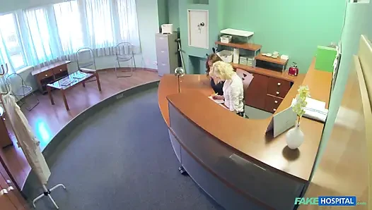 Fake Hospital - helen si cewek hot rambut merah lagi asik nyepong kontol sebelum dientot habis-habisan sama satpam rumah sakit