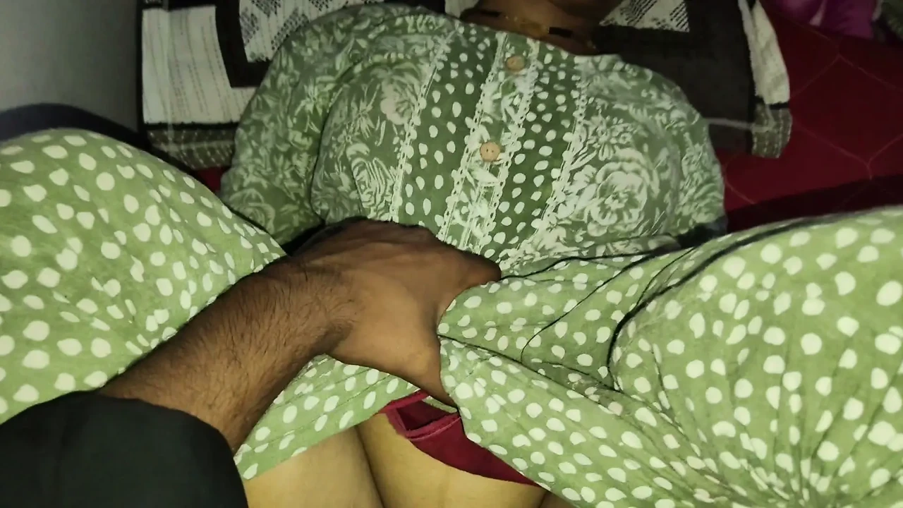 Desi bhabhi fucking hard missionary