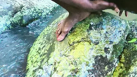 MILF Bekommt Ihre Muschi Geleckt Und Am Fluss Gefickt
