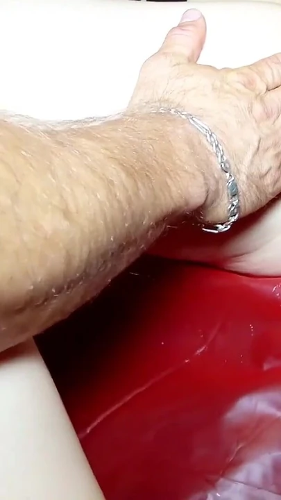 Moment inoubliable de « Maria la fille mince - premier gangbang avec creampie avec des Allemands »