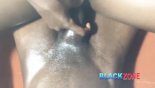 Sie hat die angelegenheiten in ihre eigenen hände genommen und jetzt hat sie das sagen