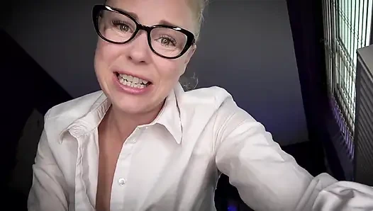 Giantess POV: Kamu Terlalu Kecil Untuk Bertahan Hidup