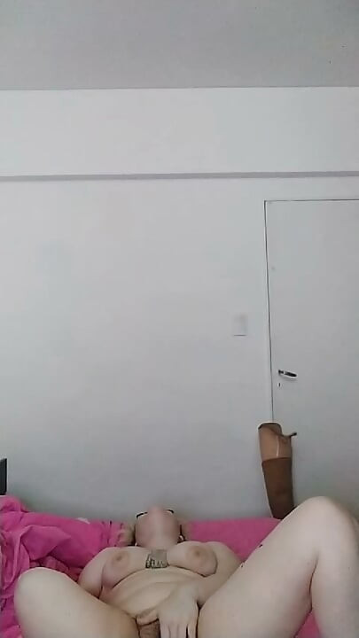 Double amputee masturbates screaming for cock!