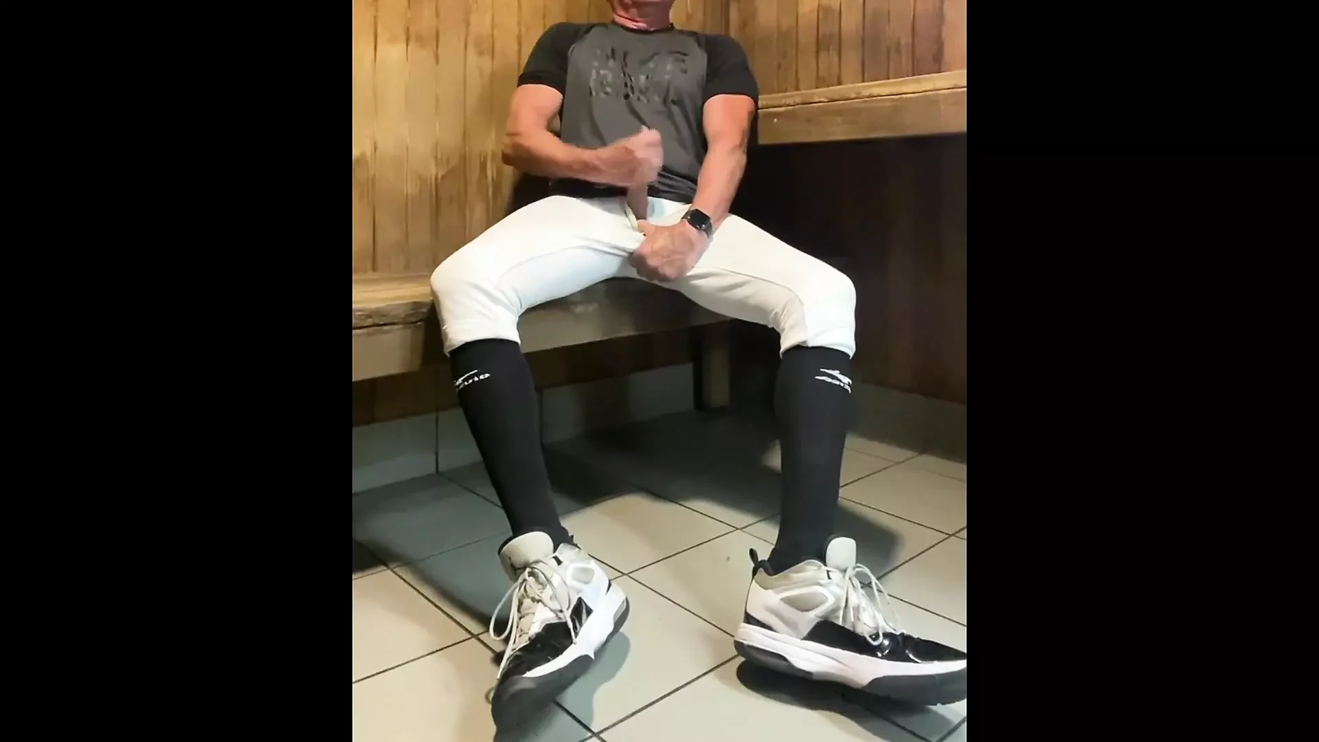 Buff Jacked Jockdad87 Randen in honkbaluitrusting in de sauna