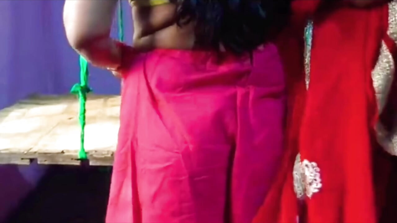 The neighbor step brother-in-law kissed the sister-in-law by laying it on flowers. Hindi audio