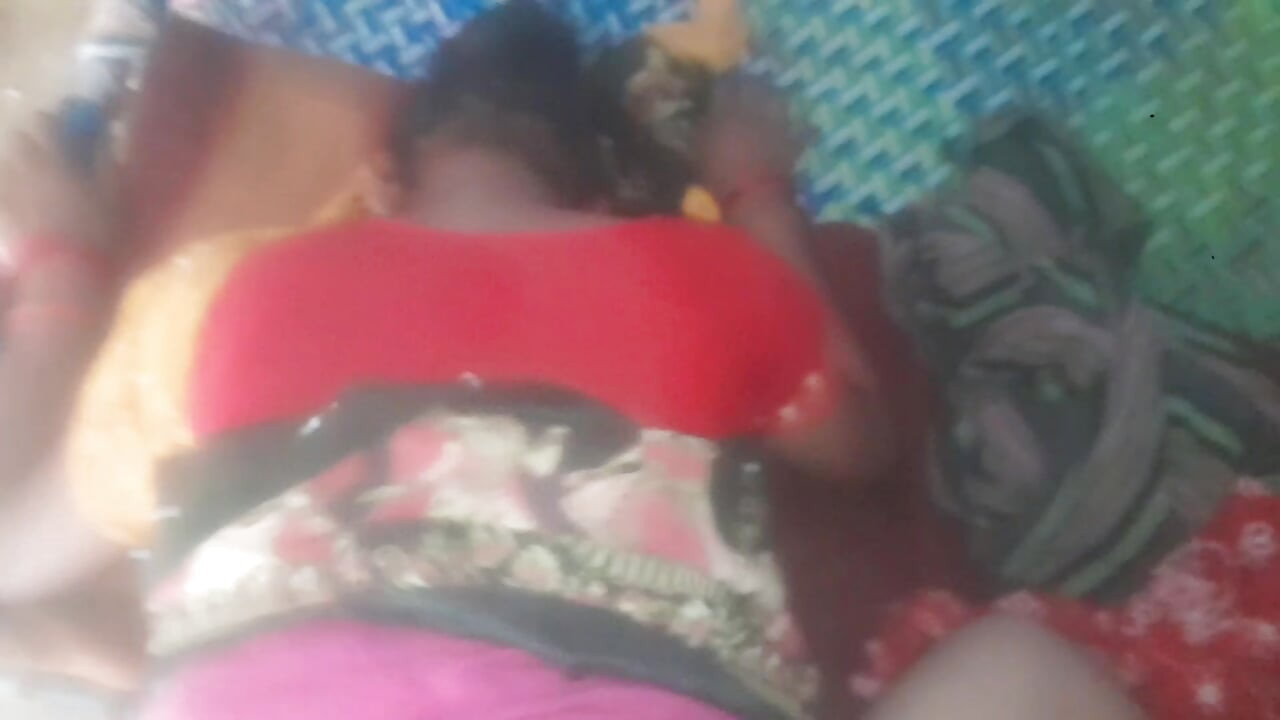 Fată indiană desi frumoasă în boom-uri mari cu videoclip hd viral de sex dur