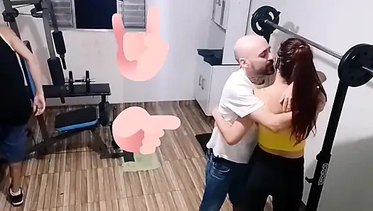 Ehefrau Betrügt Ihren Mann Im Fitnessstudio Hinter Seinem Rücken!