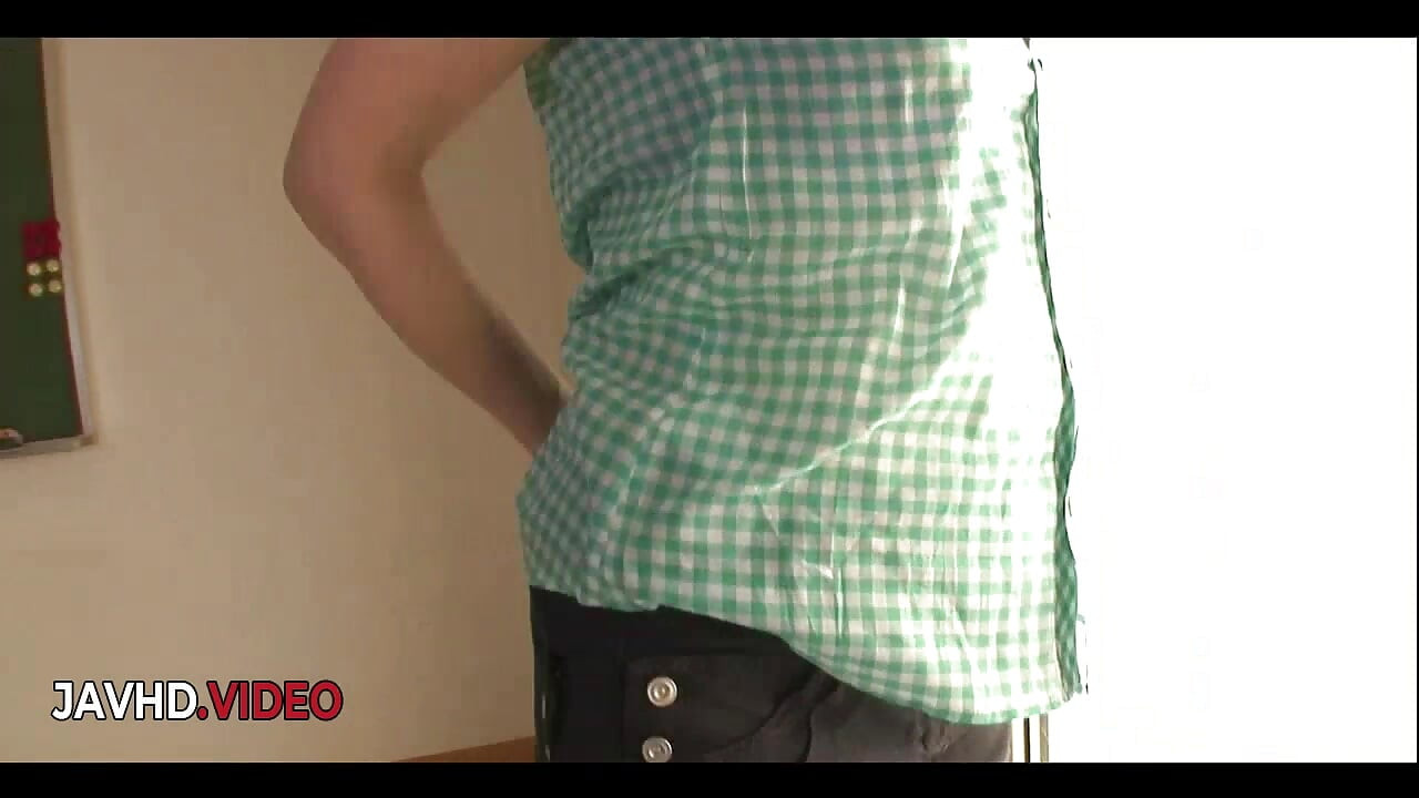 Miho tsujii ateşli Asyalı güzellik en tatlı noktalarının derinliklerine giriyor