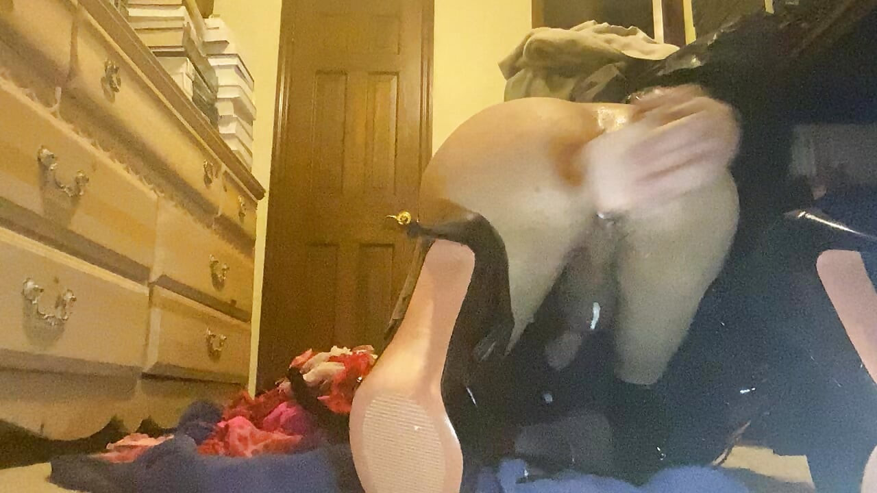 Gotik travesti travesti yaramaz göt deliği sikişi