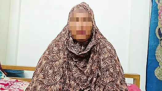 Gadis-gadis luar ruangan desa desi pulang dan mengisap kontol