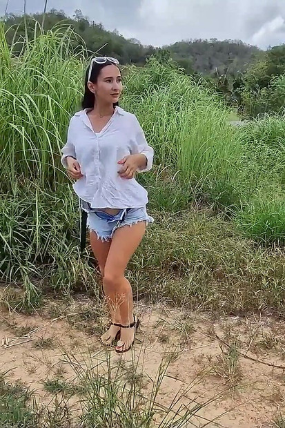 Tight Pussy Enjoy Public Pee with Huge Fountain