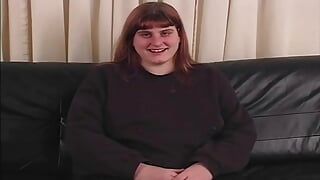 Горячая большая красивая женщина-толстушка дрочит его хуй в любительском видео