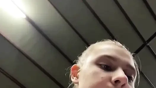 Verrücktes ficken im fitnessstudio so hart