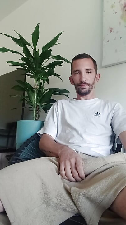 Young who makes his big cum