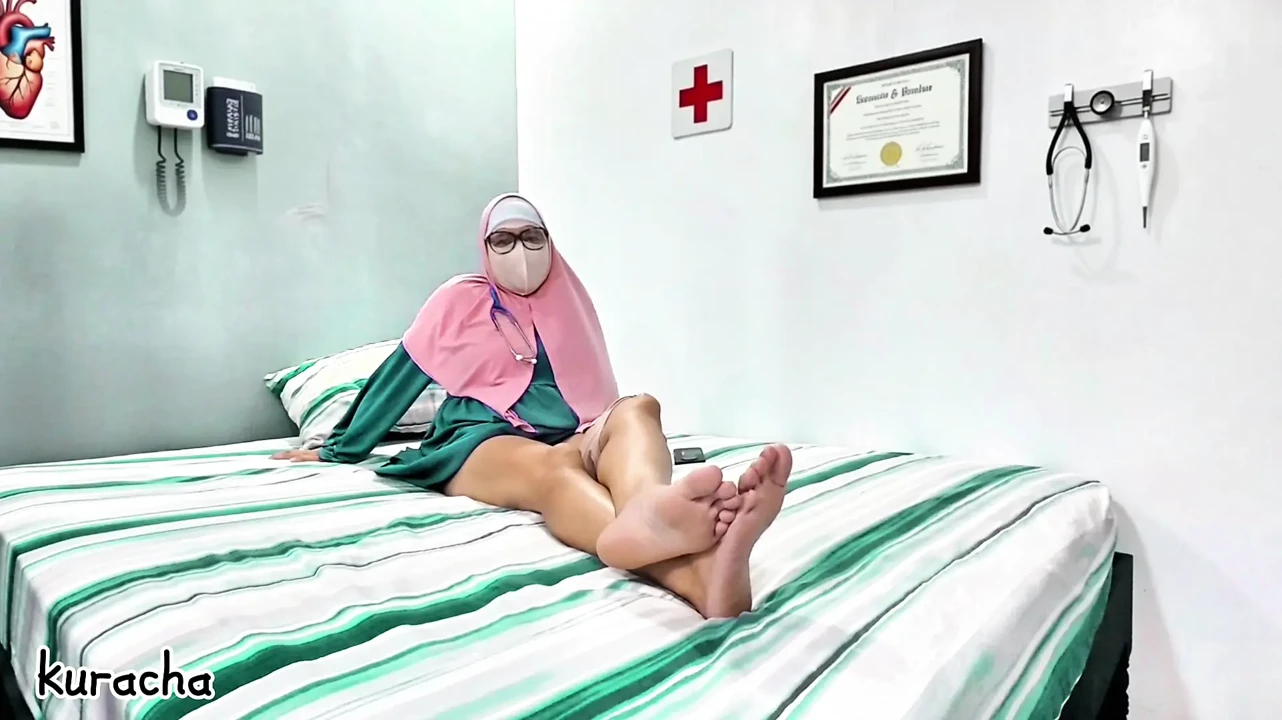 Hijab Muslim Doctor Video Call With Her Secret Lover On Breaktime At Hospital