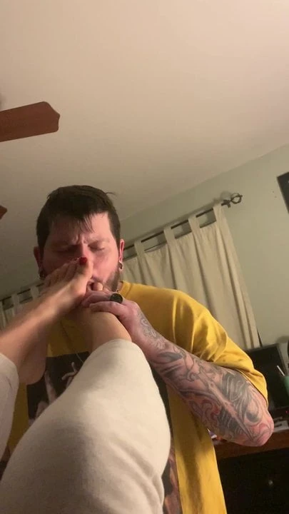 Licking and sucking my girlfriends sexy toes!