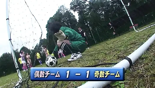 Japon futbolcu kızın kıllı amcığı sert sikiliyor - büyük dölleme patlaması!