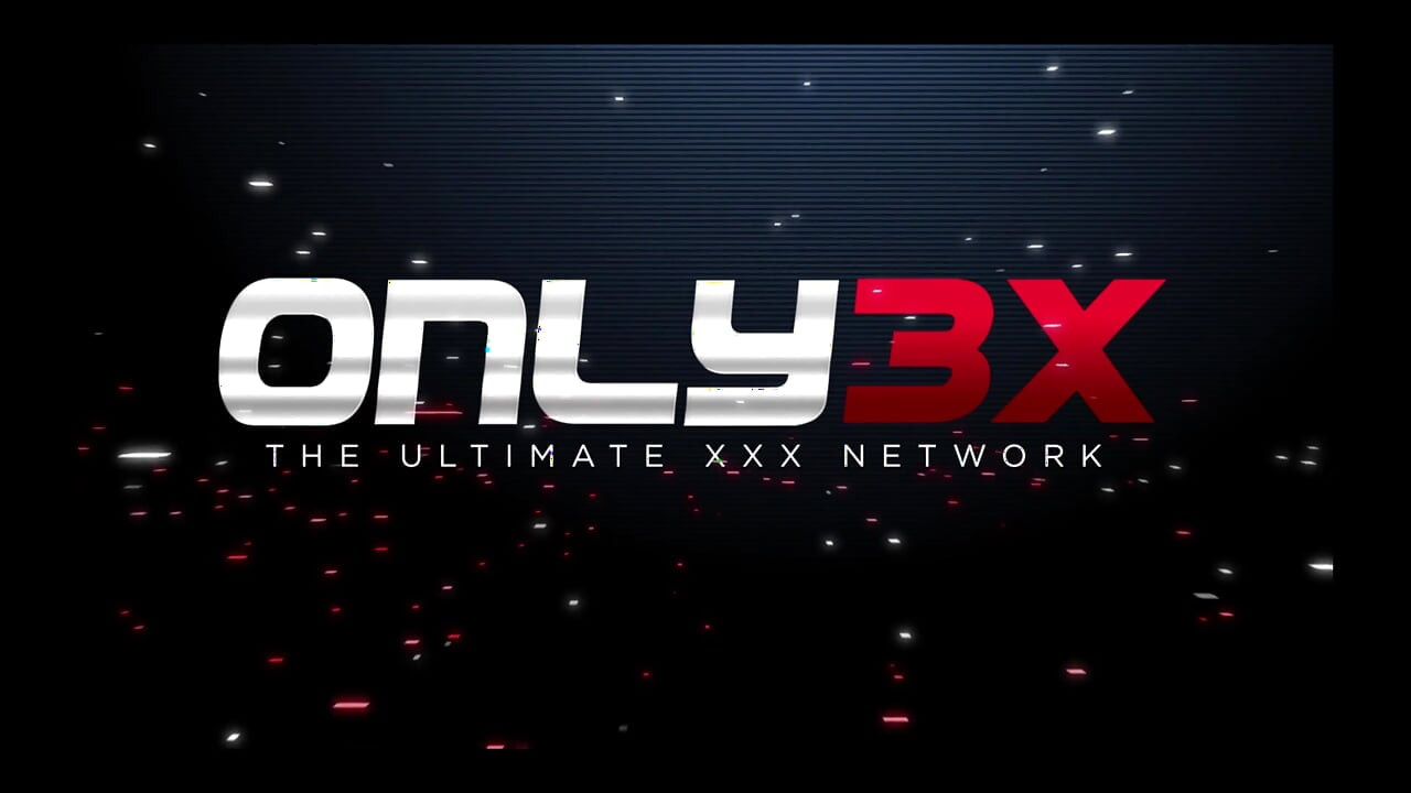 חובבת אנאל ג'סמין בלאק לוקחת את זה בתחת