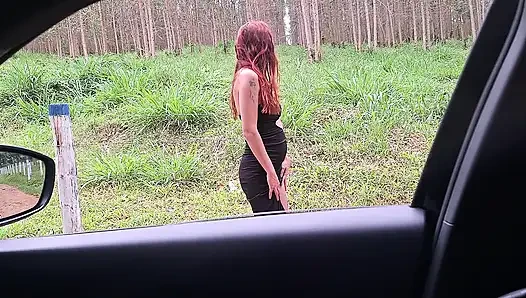 Flash-Schwanz zu einem Mädchen im Auto!