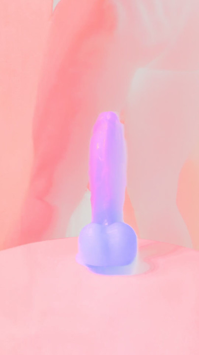 新しい太いディルドを試す