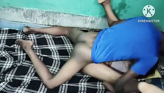 Ayesha Bhabhi's brother-in-law went home at night and did fun in the fun.