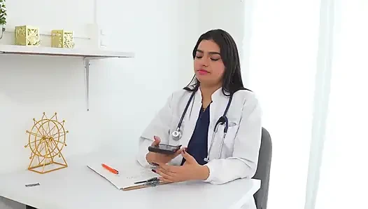 Dokter super semok ini makin sange saat memeriksa pasiennya dan berujung dientot habis-habisan di meja pemeriksaan