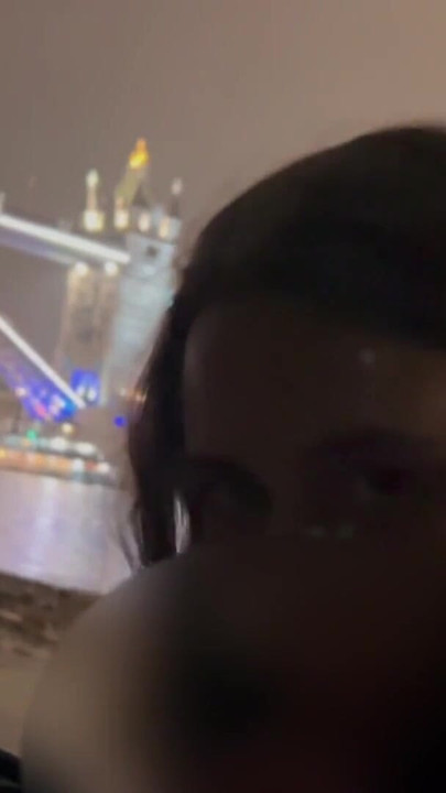 لحظة يجب مشاهدتها من "مص الزب على جسر لندن مع مص البيض"