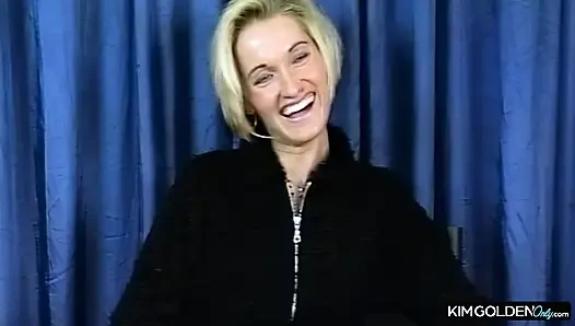 Verfuehrerin si cewek hot rambut pirang lagi asik muasin memeknya pakai mainan seks liar