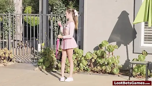 Отжимые тестируют свои силы в этой дикой стриптиз-игре