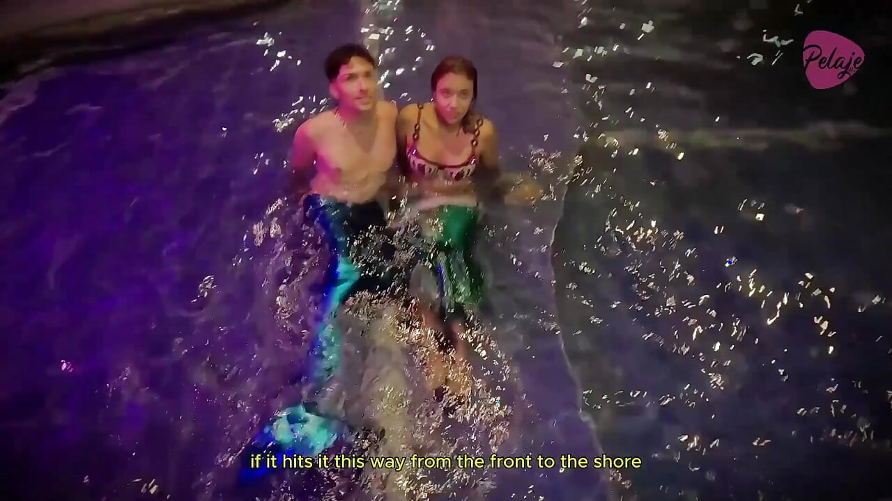 人魚吃掉他美人魚朋友的貓咪，然後她把他所有的精液都射出來