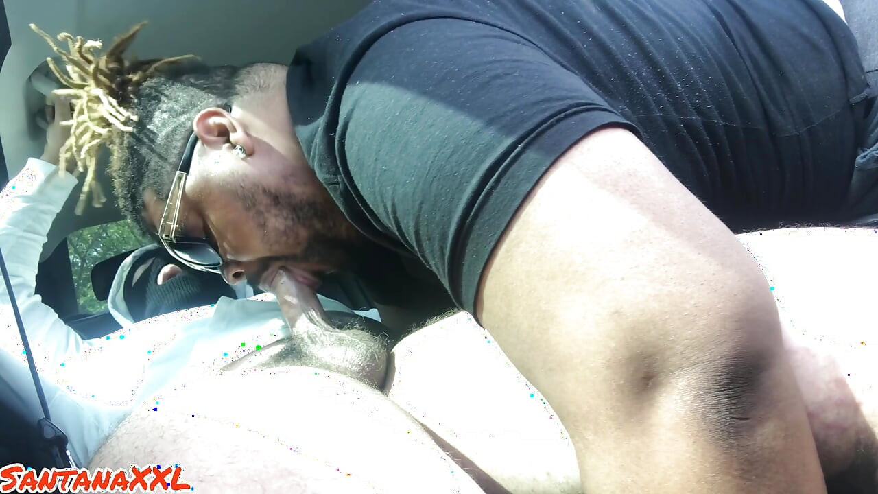Santana Xxl lagi asik bersenang-senang di dalam mobil