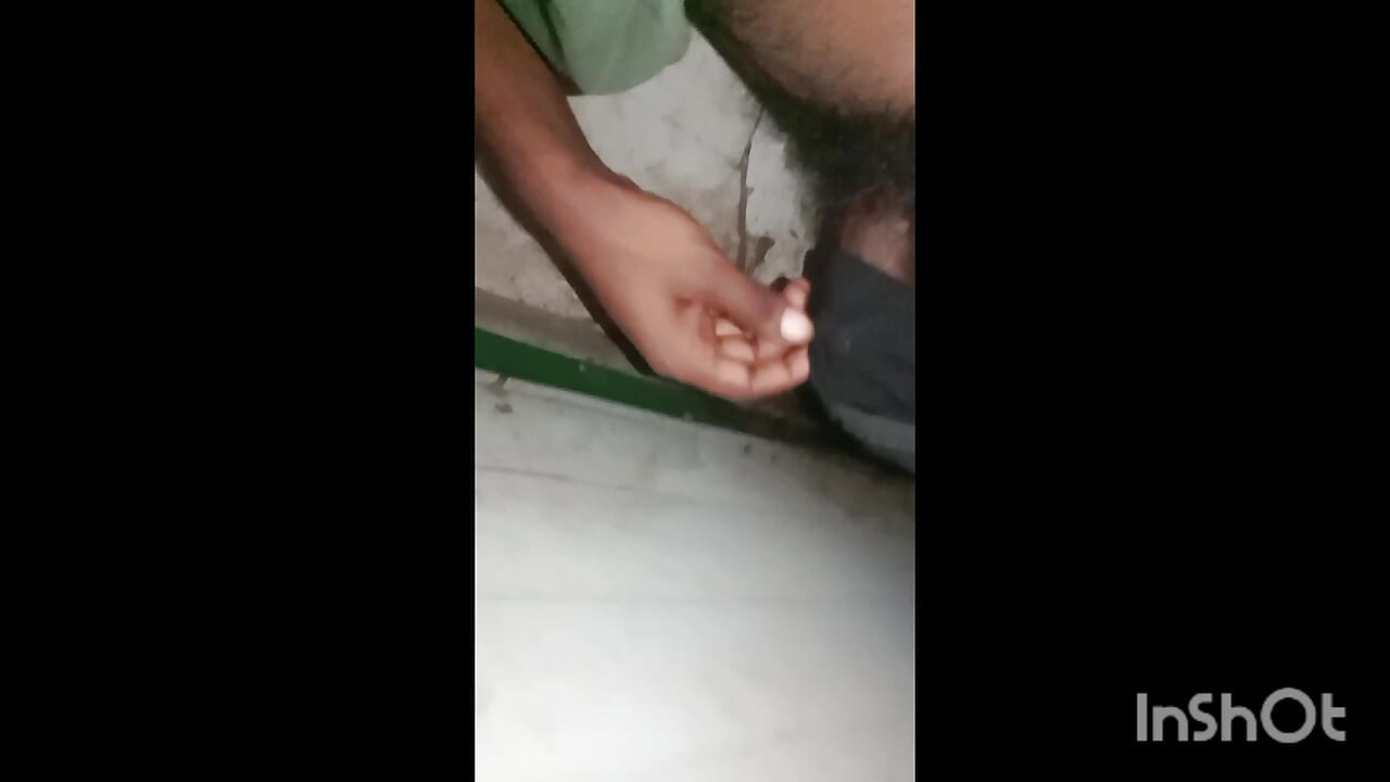 Black bra bua ki masterpition black bra bua ka bra chori karke Maine usmein bathroom ke andar hath mein sthul