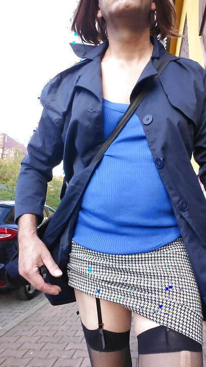 Suspenders under the coat