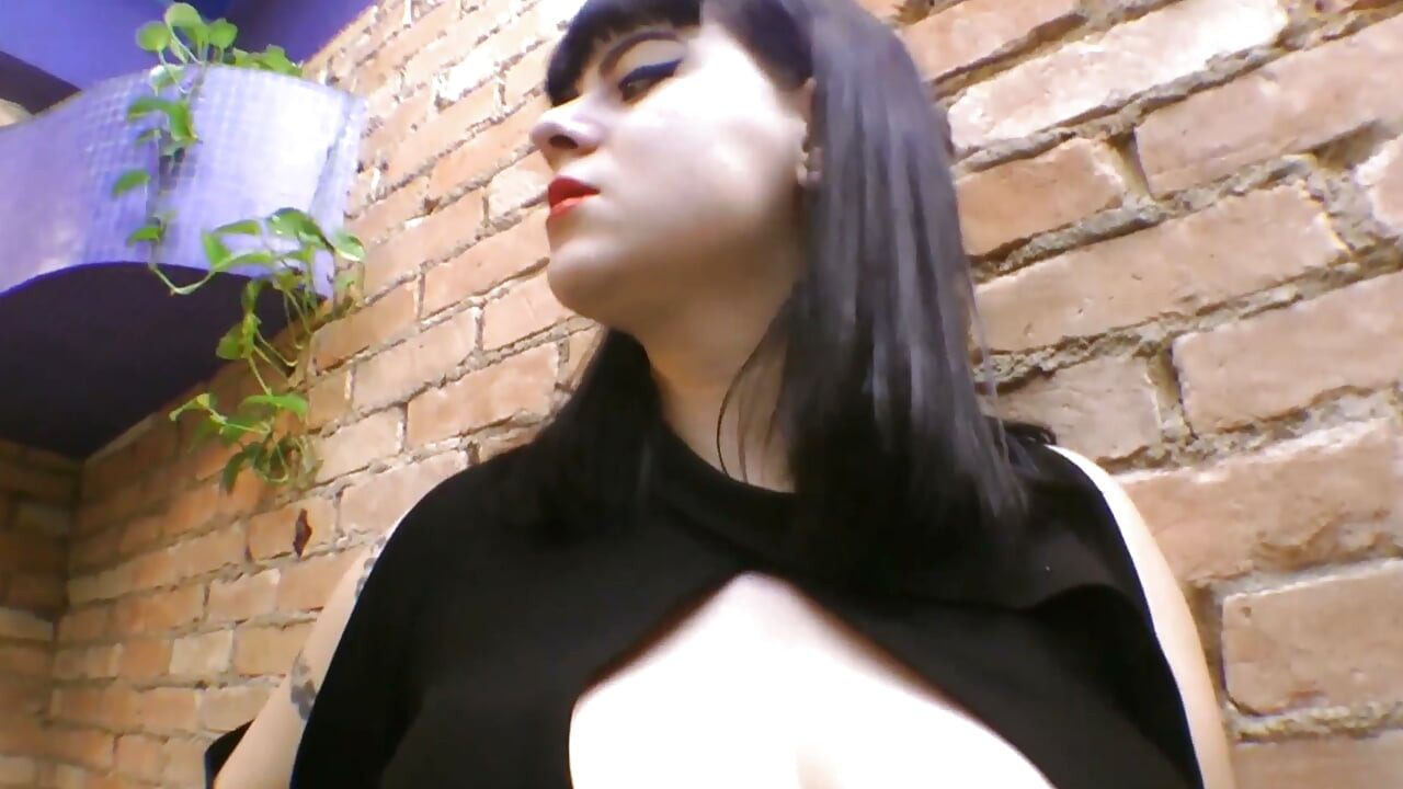 Lesbiană cu înghițire de pișat și lins de cur extrem