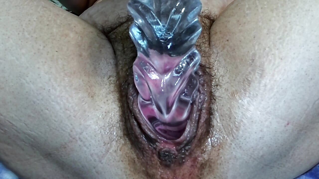 Kıllı çalı şeffaf dildoyla geriliyor - yüksek sesle kremsi ıslak sesler asmr mastürbasyonu