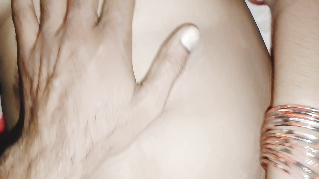 印度女孩和男友在宿舍房间里肛交
