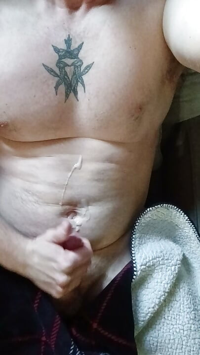 Jacking off my BWC shirtless with a victoria secret blanket