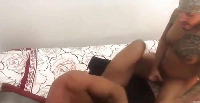 我的朋友viktor rom粗暴地干一个性感的屁股