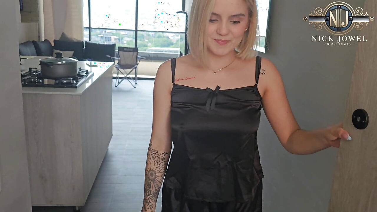 Little Blonde Asks for Delivery and Ends up with My Package in Her Vagina