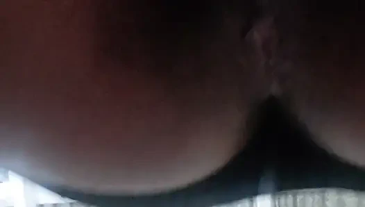 Волосатая натуральная любительница - видео от первого лица с настоящим домашним аутентичным стилем