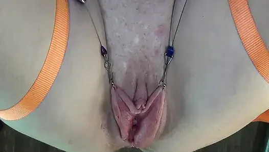 Membentang Vagina Dipompa Kencing Close-up 2