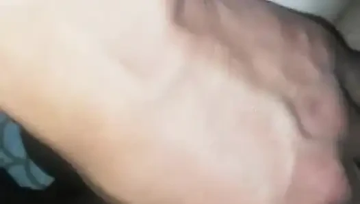 İri göğüslü kız kardeşlerin büyük göğüslerini mi patlatıyor