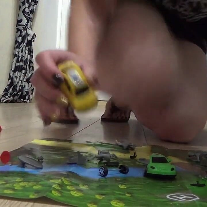 Evil giantess will destroy the army, cars , tanks and the whole town