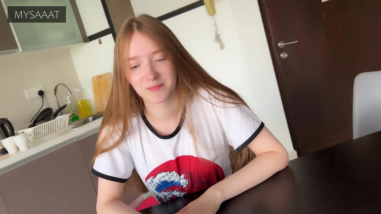 Üvey kız kardeş satrançta kayboldu ve amına iki kez boşalıyor